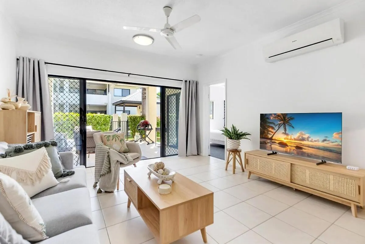Trinity Hideaway - Trinity Beach Apartment