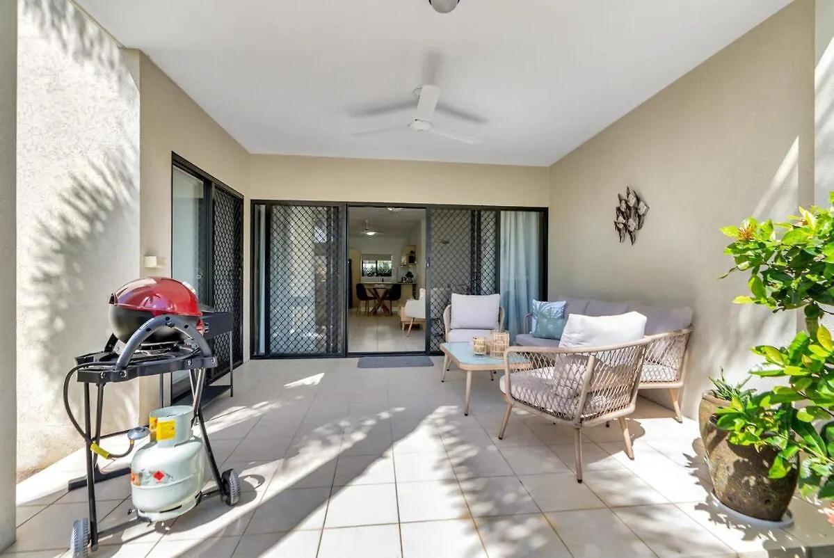 Trinity Hideaway - Trinity Beach Apartment