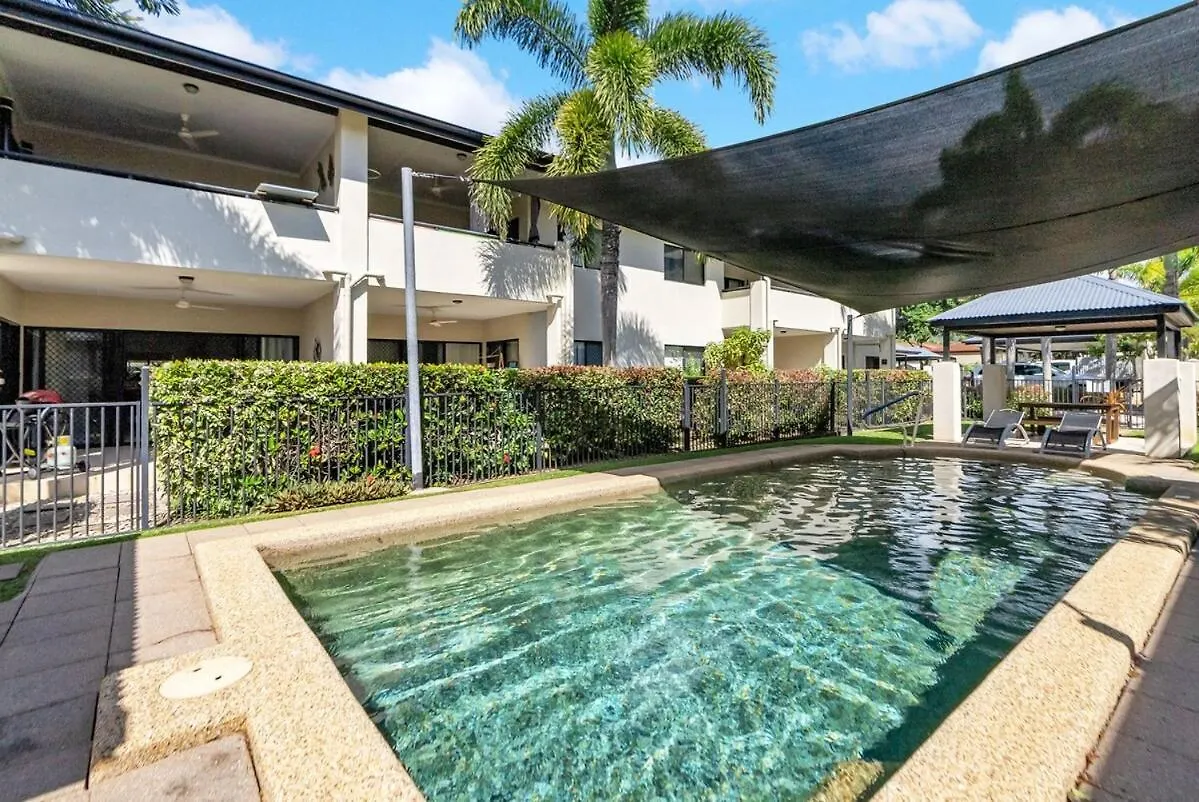 Trinity Hideaway - Trinity Beach Apartment